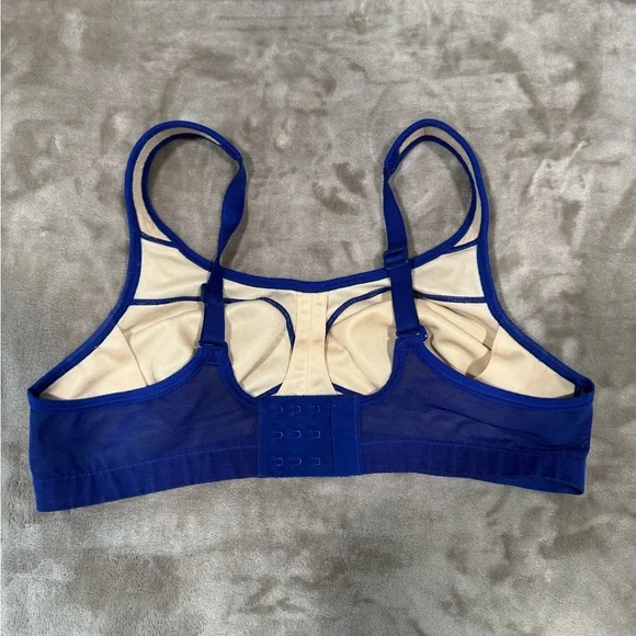 lululemon athletica Vibrant Blue Bra - Picture 2 of 6